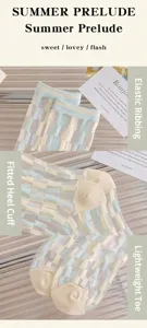 Vue détaillée de chaussettes en soie de verre, manchette élastique et pointe respirante.