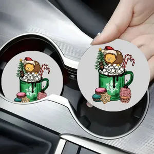 Leuke kerst auto bekerhouder coaster detail met schattige leeuw en warme chocolademelk.