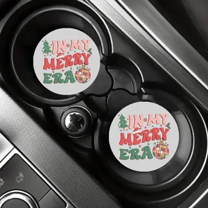Nahaufnahme von weihnachtlichen Auto-Getränkehalter-Untersetzern, rutschfeste Silikonmatte.