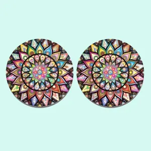 Vista dettagliata di Sottobicchieri rotondi con motivo mandala colorato per auto e casa.