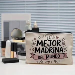 Canvas cosmetic bag detail featuring "LA MEJOR MADRINA DEL MUNDO" spanish letter print design.