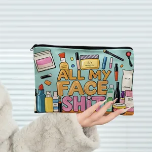 Vue détaillée de la trousse de maquillage avec imprimé dessin animé drôle et fermeture éclair.