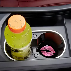 Auto bekerhouder onderzetter met roze lippen print, antislip auto interieur decoratie.