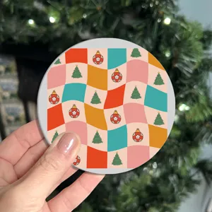 Retro Christmas wavy checkerboard car cup coaster detail, festive tree pattern anti-slip mat.