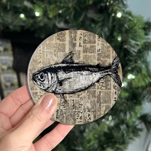 Sottobicchiere rotondo per auto con design di pesce giornale giapponese, tappetino antiscivolo.