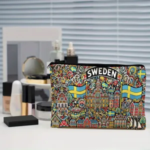Tragbare Reise-Kosmetiktasche mit buntem Schweden-Thema-Doodle-Druck und sicherem Reißverschluss.