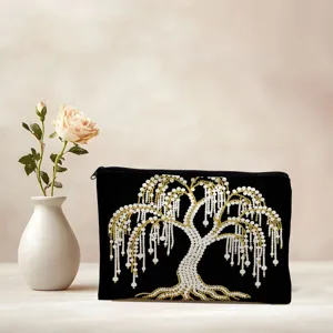 Schwarze Kosmetiktasche aus Stoff mit Perlenbaum Druck und Reissverschluss für Damen.