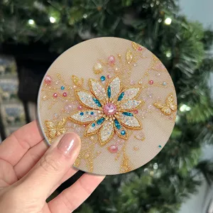 Runder Silikon-Untersetzer mit glitzerndem Strass-Blumendesign für elegante Tischdeko.
