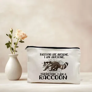 Vue détaillée de la trousse de toilette en toile avec imprimé raton laveur et fermeture éclair.