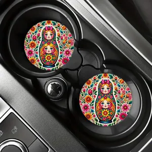 Autountersetzer Set mit traditionellem russischem Matroschka Design für Auto Innenraum Dekor.