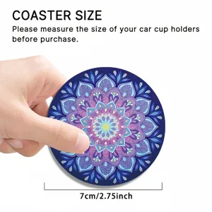 Sous-verre de voiture rond avec motif mandala violet, diamètre 7 cm, accessoire élégant.