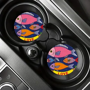 Silikon Auto Tassenuntersetzer mit buntem Fischmuster und Liebe Text Design Detailansicht.