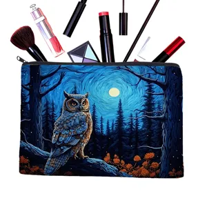 Vue détaillée de la trousse de maquillage hibou nuit étoilée, pochette en polyester.