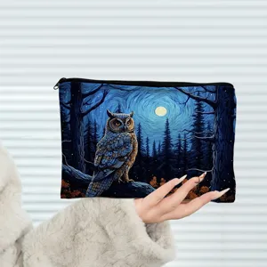 Vue détaillée de la trousse de maquillage motif hibou nuit étoilée, pochette zippée en polyester.