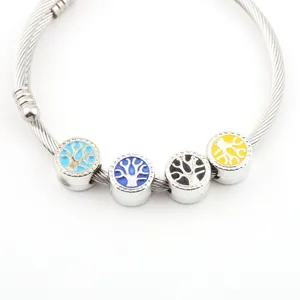 Silbernes Kabel-Charm-Armband mit bunten Perlen im Baummuster zur Schmuckherstellung.