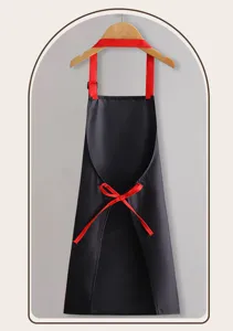 Grembiule impermeabile per bambini con bretelle rosse e fiocco per pittura o pasti.