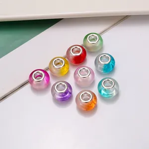 Bunte DIY Acryl Groeslochperlen Detailansicht, Metallkern fuer die Armbandherstellung.