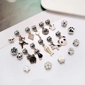 Set di ciondoli smaltati in lega fai-da-te con panda unicorno e gatto per creazione di gioielli.