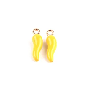 Detail shot of yellow chili alloy charm pendant, perfect for DIY jewelry and earrings.