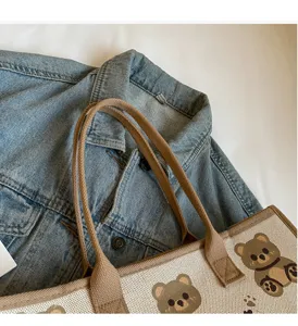 Sac cabas en toile avec imprimé d'ours mignon et veste en jean, sac décontracté.