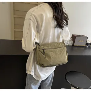 Casual nylon crossbody τσάντα για γυναίκες, μονόχρωμη μινιμαλιστική τσάντα ώμου για καθημερινά.