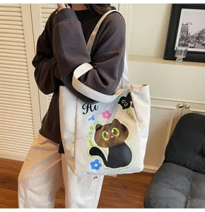 Sac à bandoulière en toile avec imprimé chat noir, fourre-tout style japonais mignon.
