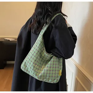 Vintage green plaid shoulder bag for women, casual woolen hobo bag with large capacity.