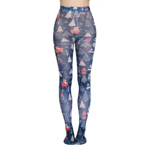 Detailansicht der weihnachtlich bedruckten Strumpfhose mit süßem Weihnachtsmann-Motiv.