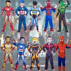 Set paidikoy kostoymioy cosplay yperiroa me diaforous dimofileis xaraktires tainiion.