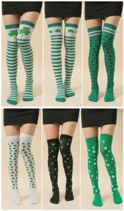 Calcetines altos de trébol verde de San Patricio, medias de fiesta a rayas festivas.