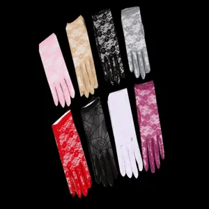 Vue détaillée de gants en dentelle assortis en plusieurs couleurs et motifs pour la fête.