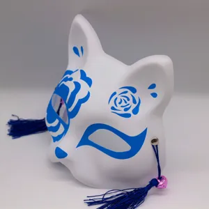Masque de renard en PVC blanc avec motif rose bleue, glands et clochette pour fete de Halloween.