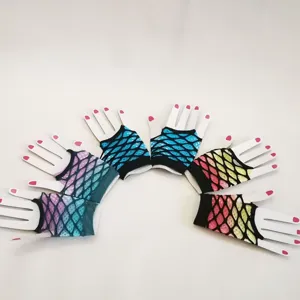 Nahaufnahme der farbigen Farbverlauf-Netz-Fingerlosen Handschuhe, doppelseitiges Netz.
