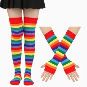 Ensemble de chaussettes hautes et mitaines rayées arc-en-ciel, idéal pour le cosplay et scène.
