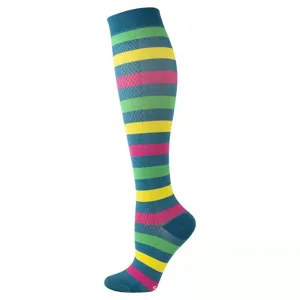 chaussettes de compression rayees colorees en nylon chaussettes de sport et loisirs
