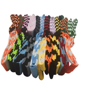 Chaussettes longues rayées colorées confortables à motifs cosplay vue détaillée