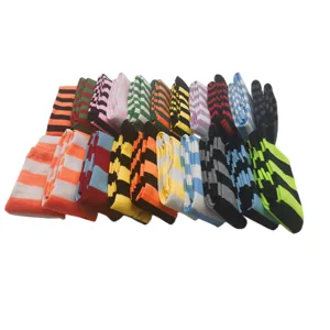 Chaussettes longues rayées colorées, idéales pour le cosplay, les tenues décontractées et la mode.