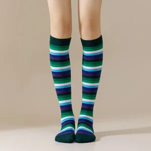 Calcetines de rayas coloridas para mujer cosplay fiesta anime jk estilo arcoíris