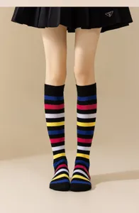 Mujeres calcetines altos a rayas coloridos cosplay JK arcoiris pantorrilla moda chic