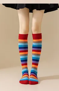 Mujeres calcetines altos a rayas de colores arcoíris cosplay jk lolita fiesta moda calcetín