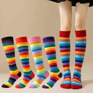 Calcetines a Media Pantorrilla a Rayas Coloridas para Mujer Calcetines de Moda Anime Cosplay Fiesta Arcoíris