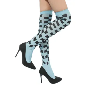 Bas cuissantes à motifs à carreaux bleus et noirs tendance, design géométrique unique, chaussettes.