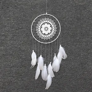 Weißer indianischer Traumfänger Wandbehang Anhänger für gemütliche Heimdekoration.