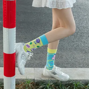 Asymmetrische katoenen jacquard sokken met cartoonprint, trendy AB design streetwear.