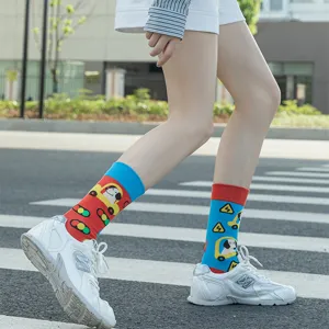 Asymmetrische cartoon auto hond jacquard halverwege kuit sokken voor vrouwen trendy katoenen sokken.
