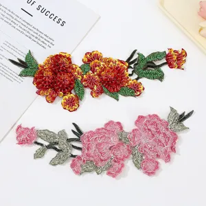 Squisito ricamo floreale con paillettes e perline, ideale per la decorazione di vestiti fai-da-te.