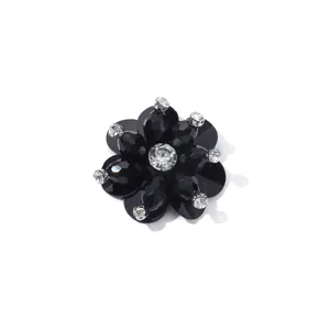 Exquisite Strass Perlen Pailletten Kristall Blume Detailaufnahme für DIY Kleidungsdeko.