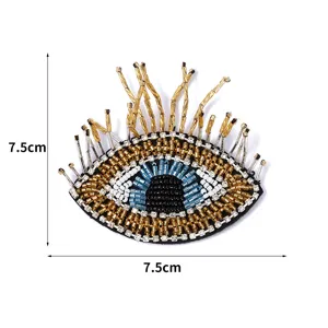 Gedetailleerd op de foto van een geborduurde boze oog patch, kralen voor kleding en accessoires.
