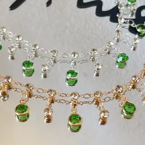Catena fai da te con ciondoli in vetro verde chiaro, accessori nappe in metallo per gioielli.