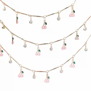 Catena di ciliegie rosa accessorio per gioielli fai da te con pendenti in cristallo.